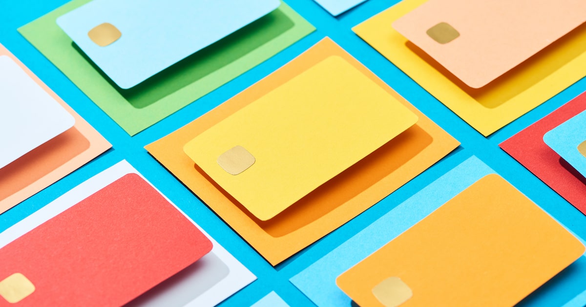 クレジットカードのランクと色には関係がある？種類やデザインごとの特徴を解説