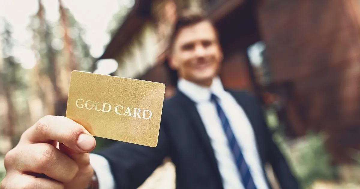 ゴールドカードの印象は？一般カードとの違いやメリットを解説！