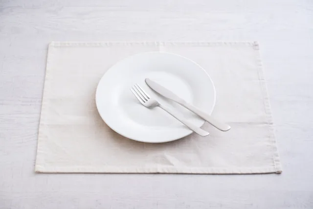 日本式・フランス式・イギリス式、それぞれの食事終了時のナイフとフォークの置き方は？