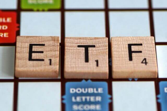 ETFと投資信託はどちらを選ぶべき？