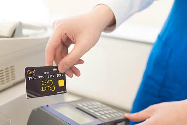 クレジットカードはコンビニ払いで使える？使うメリットや使えないものも紹介