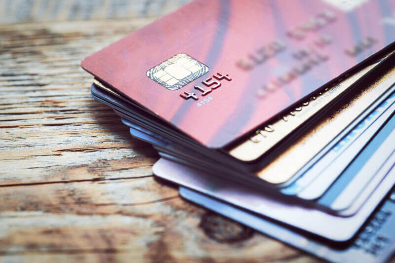 クレジットカードは何枚持つのがベスト？適正枚数の決め方や複数持つ際の注意点を解説