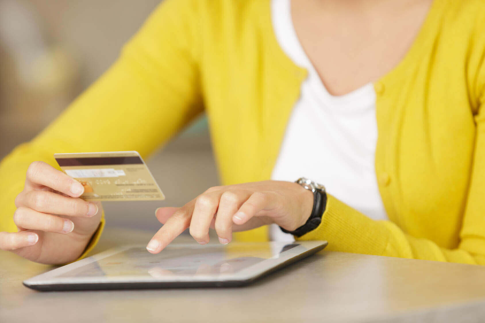 通販でクレジットカードと代引きのどちらを使うべき？メリット・デメリットを比較